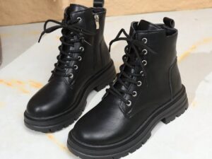 Bottes de moto à talons épais noires pour femmes, bout rond, lacets et boucle. Bottes de combat polyvalentes
