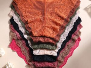 8 pièces Culottes sexy en dentelle ajourée taille basse invisible pour femmes